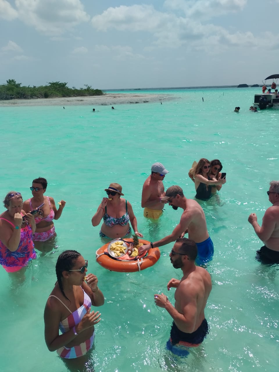 Tour privado por la laguna de Bacalar con Garmuz desde Chetumal