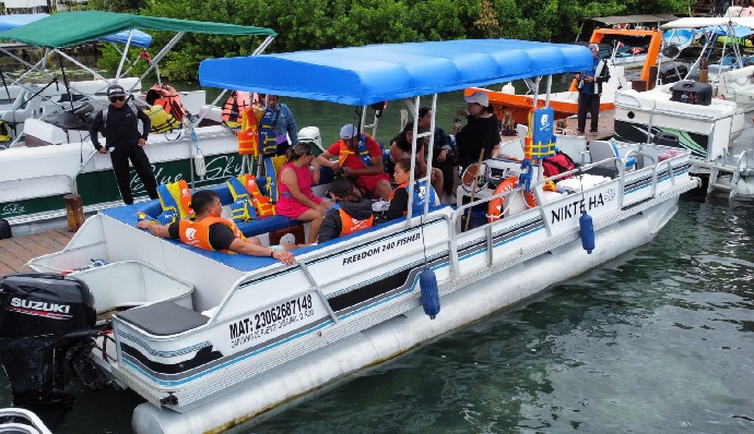 Tour compartido por la laguna de Bacalar con Garmuz desde Chetumal